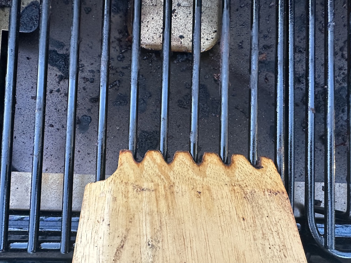 traeger-ironwood-grill-scraper1.jpeg